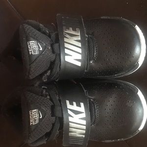 NIKE Toddler Boys 8C